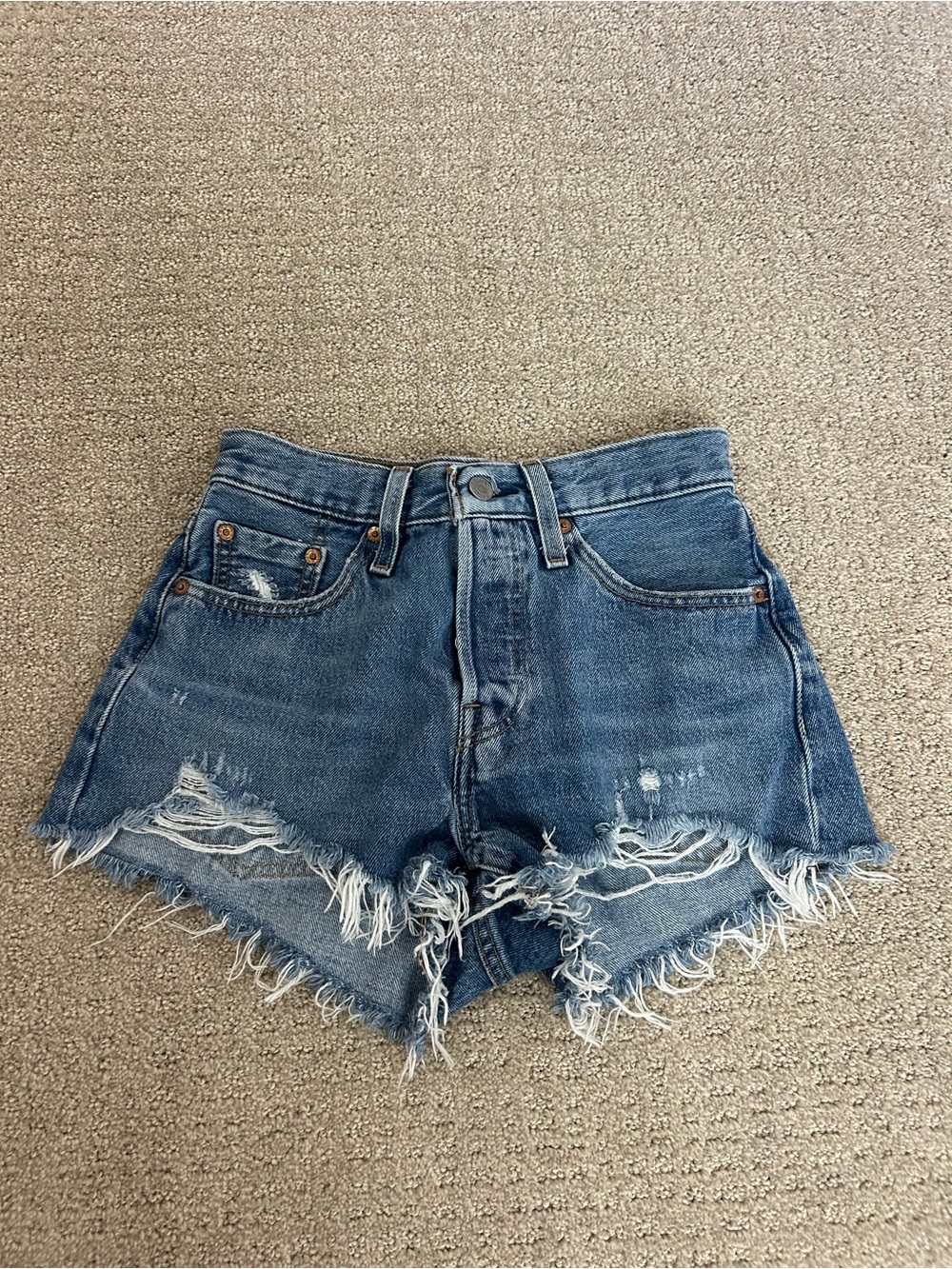 Levi’s 501 Distressed High-Rise Denim Shorts Size 25!